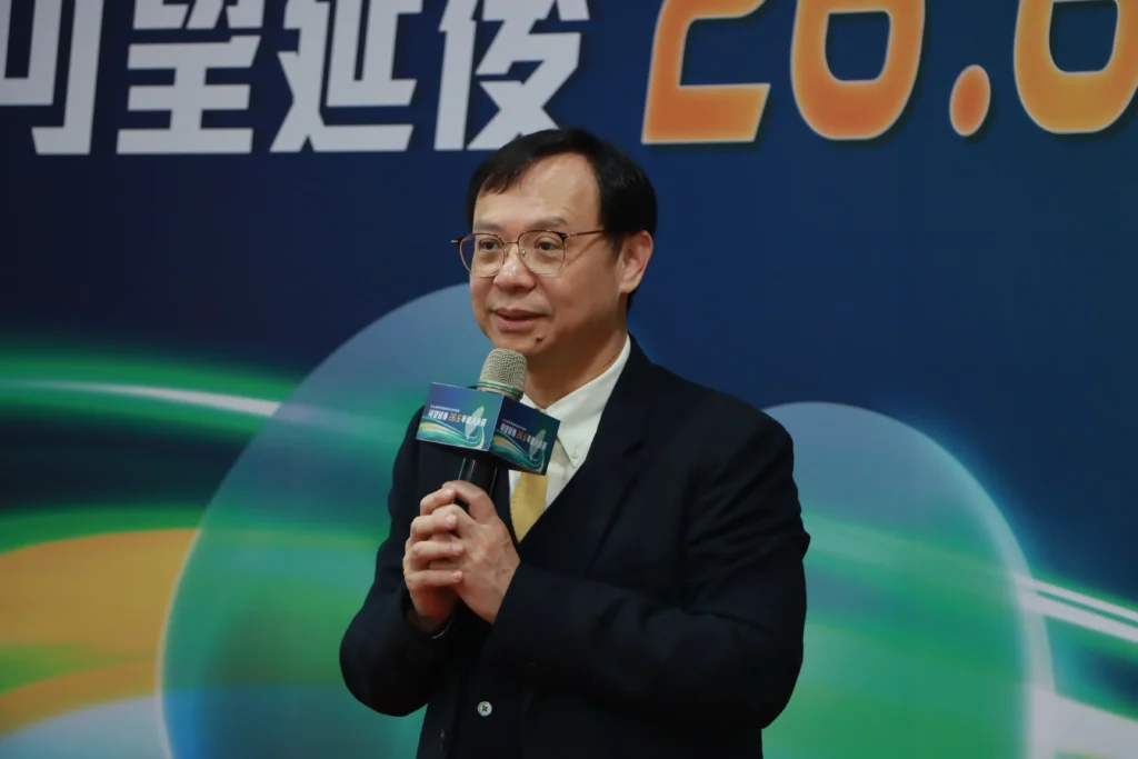 延緩洗腎26.6年!SGLT-2改善腎病變與心衰竭惡化 健保擴大給付範圍曝 1 為延緩國人慢性腎臟病進展,健保署宣布今(114)年3月1 日起,擴大 SGLT-2 抑制劑給付範疇,衛福部健保署石崇良署長表示,臨床研究顯示 SGLT-2 抑制劑 可延緩腎功能惡化,過去僅限糖尿病患者給付,現擴大至慢性腎臟病族群。健保署預計投入 16-18 億元,幫助 15-20 萬名患者 及早治療,潛在受惠者達 60 萬人。