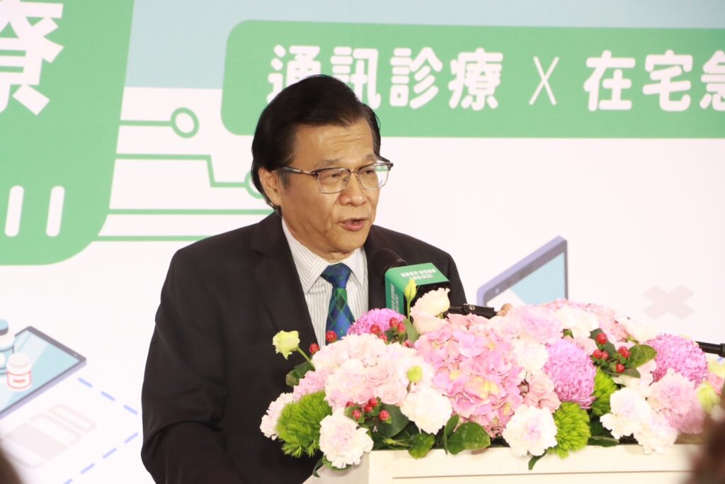 改善國人不健康餘命,積極邁向健康平權:醫師公會全聯會攜手產業龍頭,啟動臺灣「智慧醫療大聯盟」 1 周慶明理事長表示,台灣積極推動「長照 3.0」政策,強調「在宅安老」的精神,透過醫療與照護的結合,讓長者在熟悉的環境中獲得妥善的照顧,因此「照護圈」的概念應運而生, 期望在國人10分鐘車程範圍內,建立完整的照護網絡