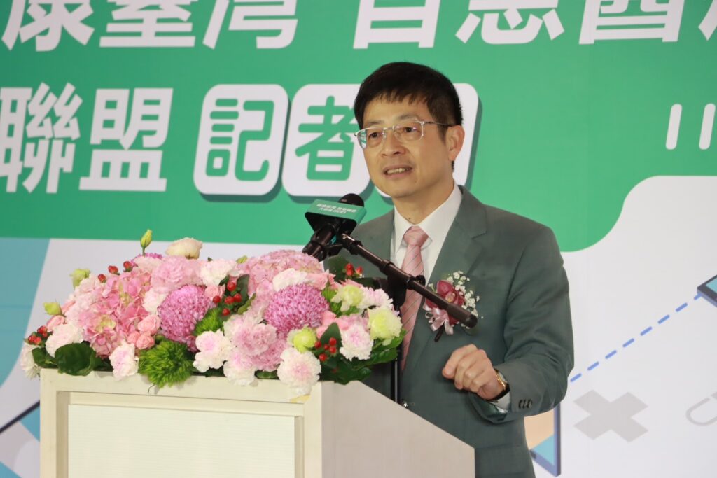 改善國人不健康餘命,積極邁向健康平權:醫師公會全聯會攜手產業龍頭,啟動臺灣「智慧醫療大聯盟」 3 玉山銀行黃南州董事長表示,玉山銀行將提供最安全、便捷的數位金融支付,未來看診後使用國內任何一張信用卡都能夠支付醫療費用