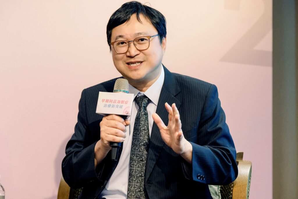 雙和醫院失智症中心顧問醫師暨臺北醫學大學醫學院-胡朝榮院長座談畫面