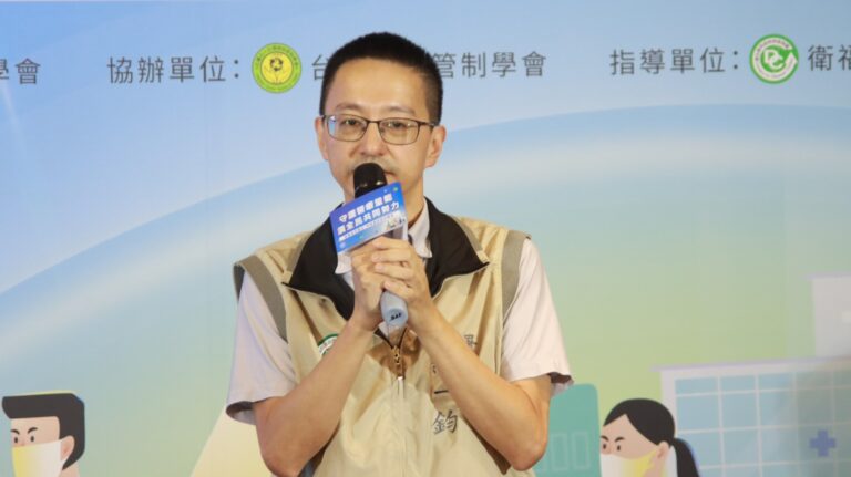 疾管署署長羅一鈞提醒秋冬呼吸道病毒「群魔亂舞」,呼籲民眾接種疫苗與落實防疫行為
