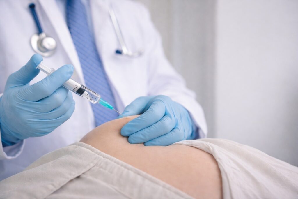 醫療人員為民眾進行瘦瘦針注射，象徵近年GLP-1類減重藥物在台灣快速普及的減重趨勢