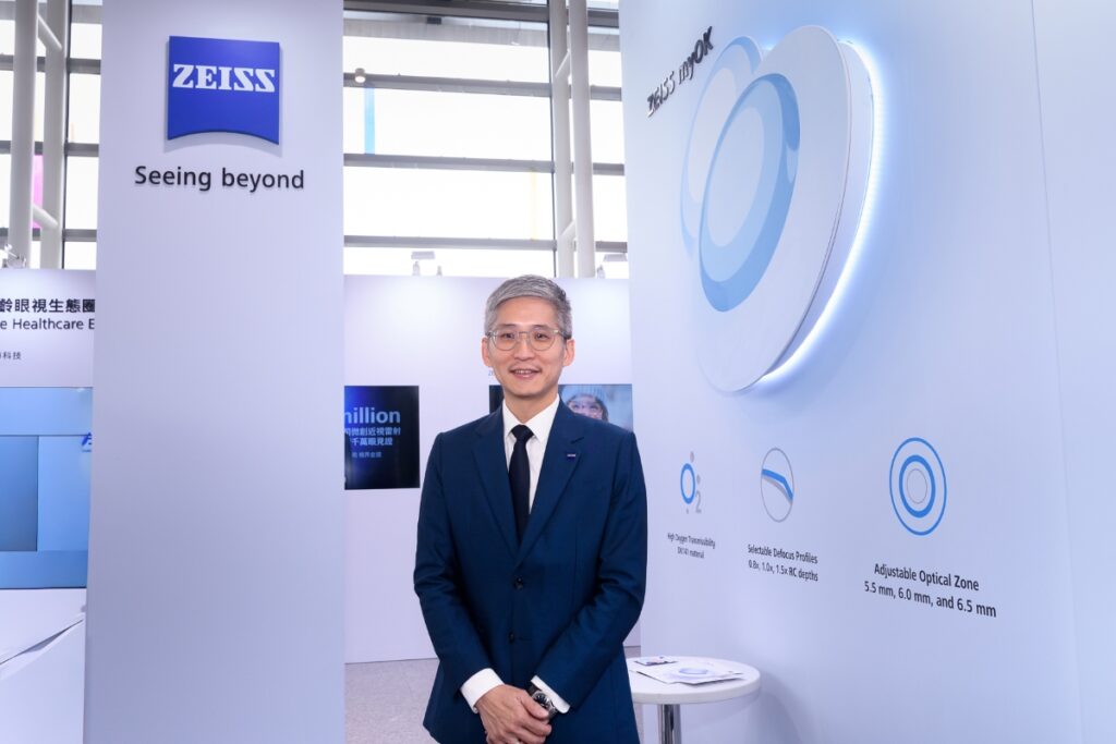 蔡司於展場展示兒童近視防控與全齡視力照護理念，強調企業投入弱勢兒少視力健康與近視防護網絡