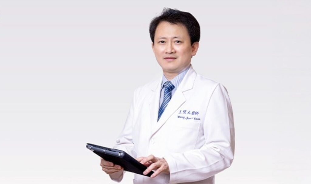 胃癌精準醫療以人為本!王照元醫師:生物標誌物檢測點亮晚期患者希望 4 高雄醫學大學附設醫院王照元院長談胃癌精準醫療與以人為本照護