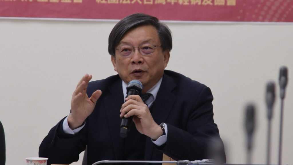 台灣末期腎病發生率全球第一,收案覆蓋率僅48%,洗腎高齡化與「腎臟病無藥醫」錯誤觀念需破除 1 黃尚志醫師於記者會說明台灣透析人口高齡化問題