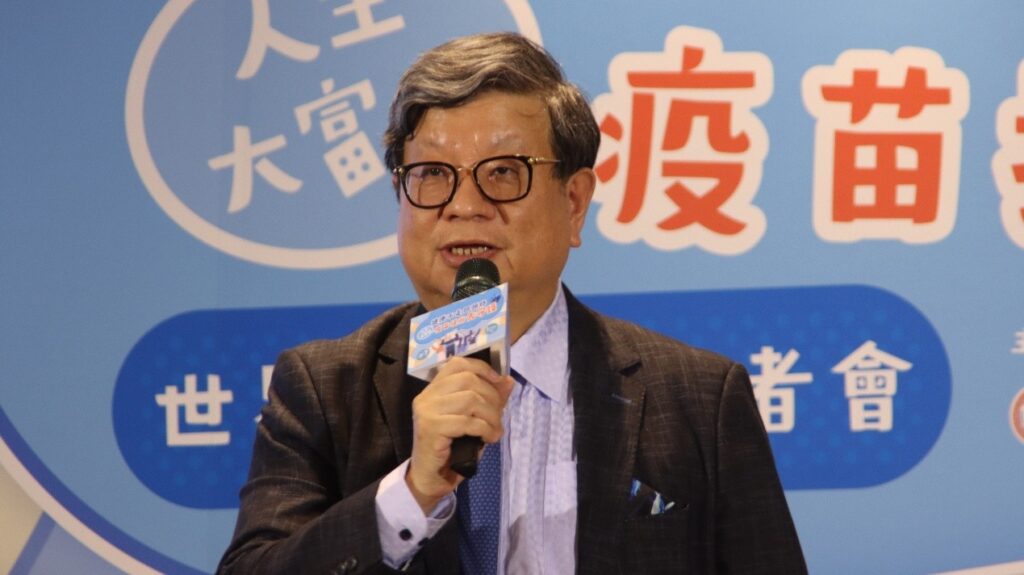 黃振國理事長說明成人疫苗接種與免疫加強型流感疫苗