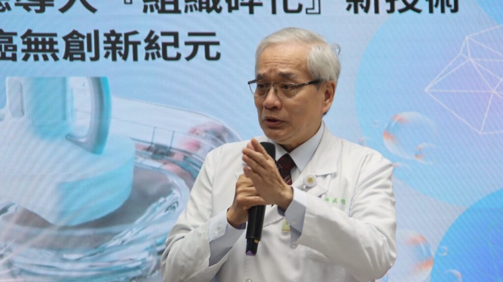 臺北榮民總醫院院長陳威明說明三班護病比入法後護理權益、病人安全與偏鄉醫療量能平衡