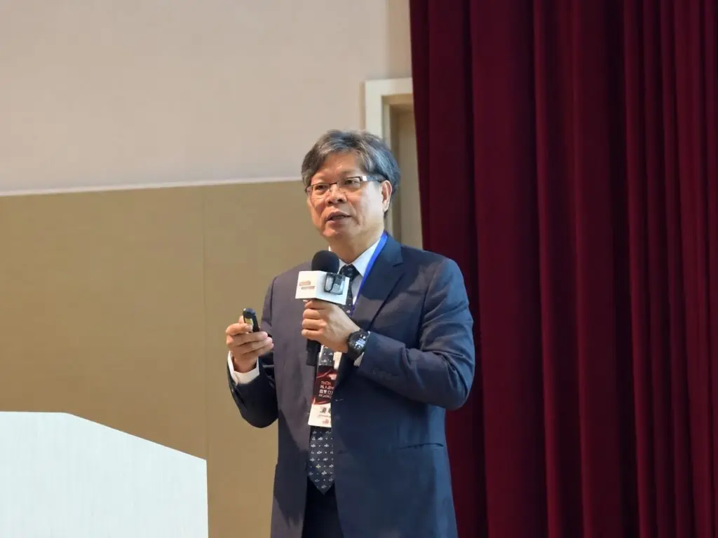 千人調查國人年花2.4萬吃保健食品,維生素B群居首,自覺「眼睛健康」困擾比例最高 2 台灣保健食品學會理事長潘敏雄談腸腦軸與保健食品研究趨勢